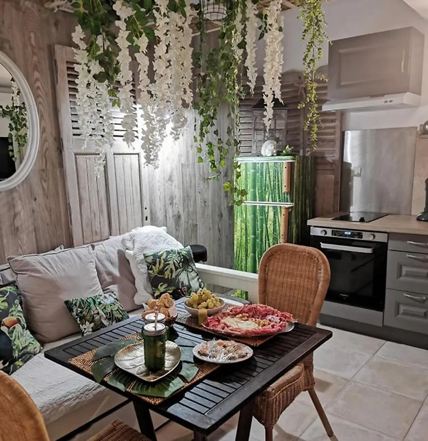 Holiday home Siandaki Nid D Amour Avec Jacuzzi La Motte  France