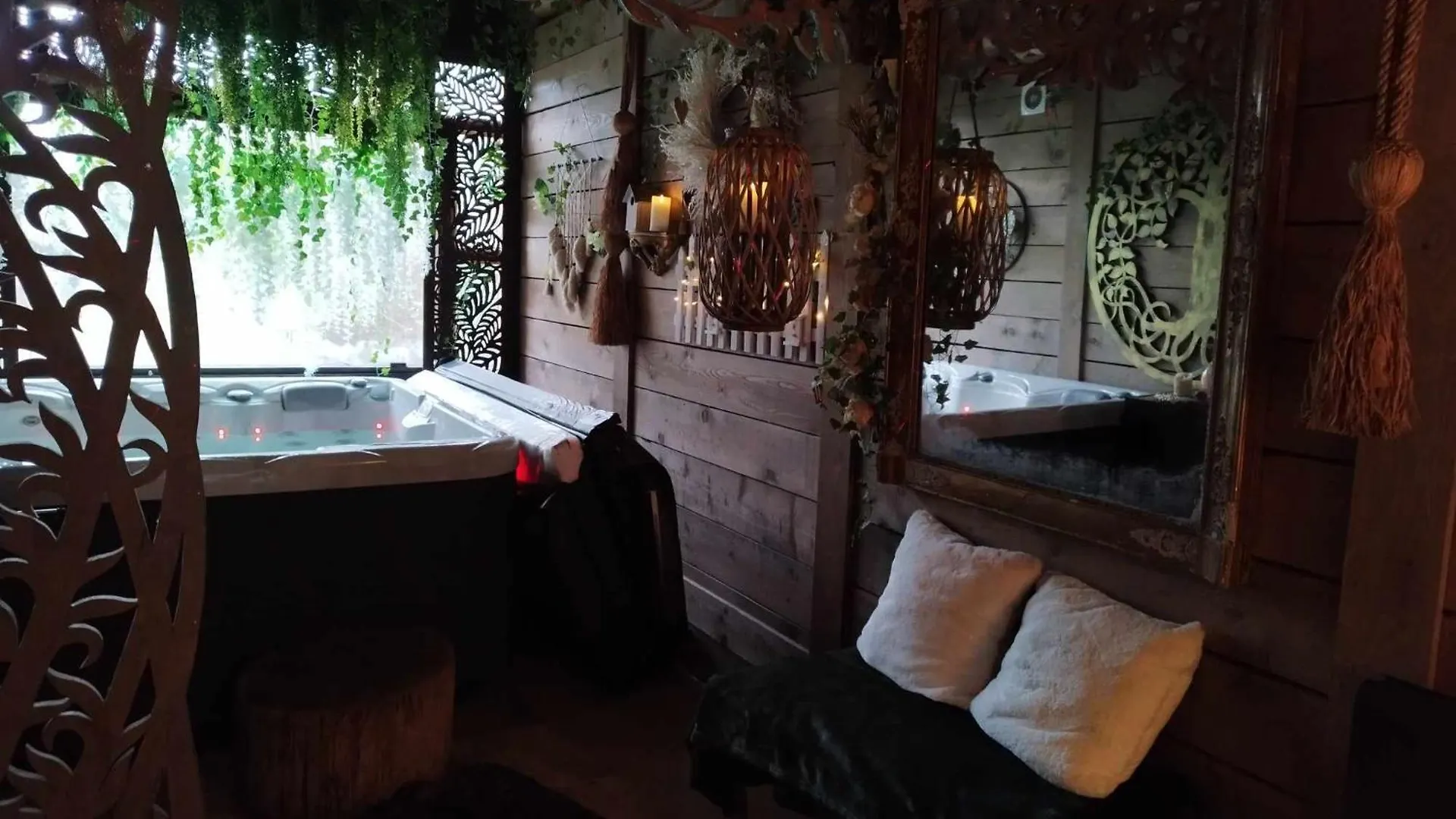 Holiday home Siandaki Nid D Amour Avec Jacuzzi La Motte  France